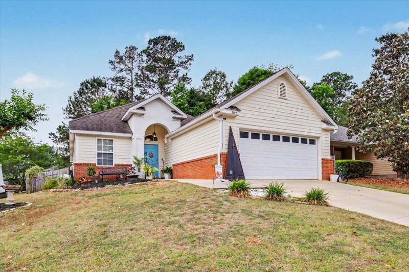 4 bedroom Detached at 2549 Heathrow Drive, The Glen at Golden Eagle, Tallahassee — photo 3