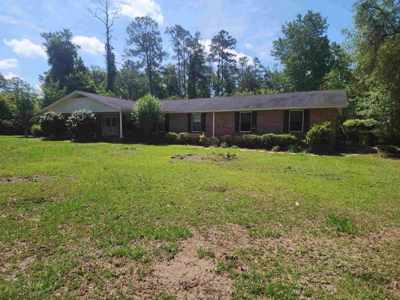 4 bedroom Detached at 8605 Coach Road, Pine Tree Circle Unrec, Tallahassee — photo 2
