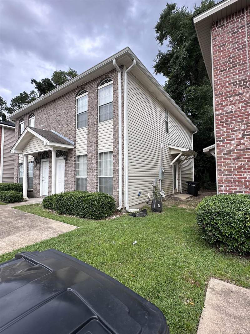 3 bedroom Townhouse at 3165 Allison Marie Court, Oak Wood, Tallahassee — photo 2