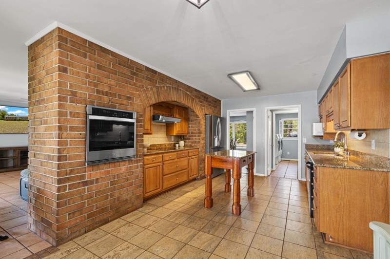 4 bedroom Detached at 404 Glenridge Road, GLENRIDGE 01, Perry — photo 4