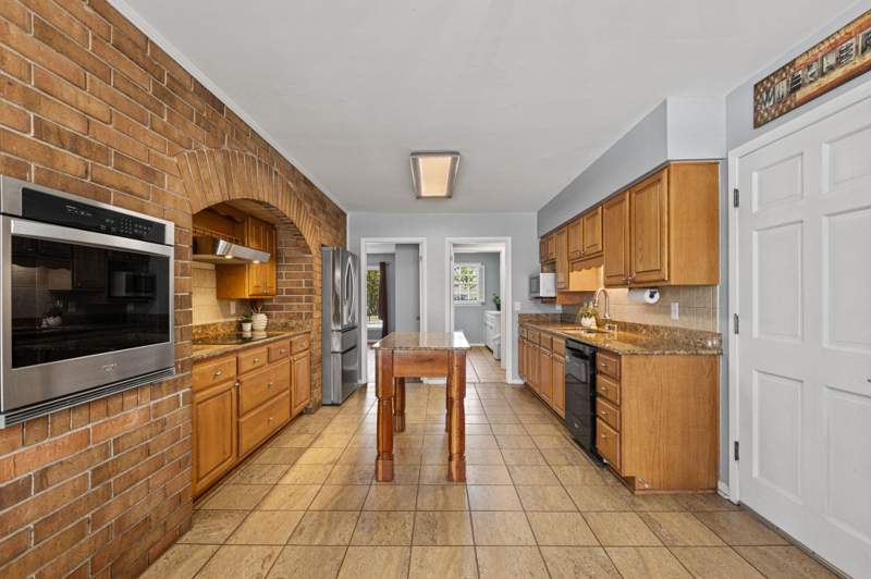 4 bedroom Detached at 404 Glenridge Road, GLENRIDGE 01, Perry — photo 5