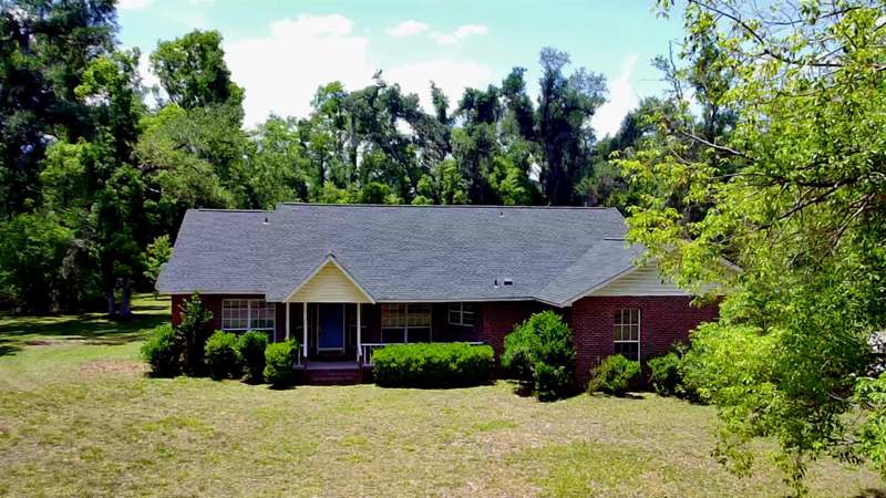 3 bedroom Detached at 210 Worley Way, The Clark Properties, Perry — photo 2