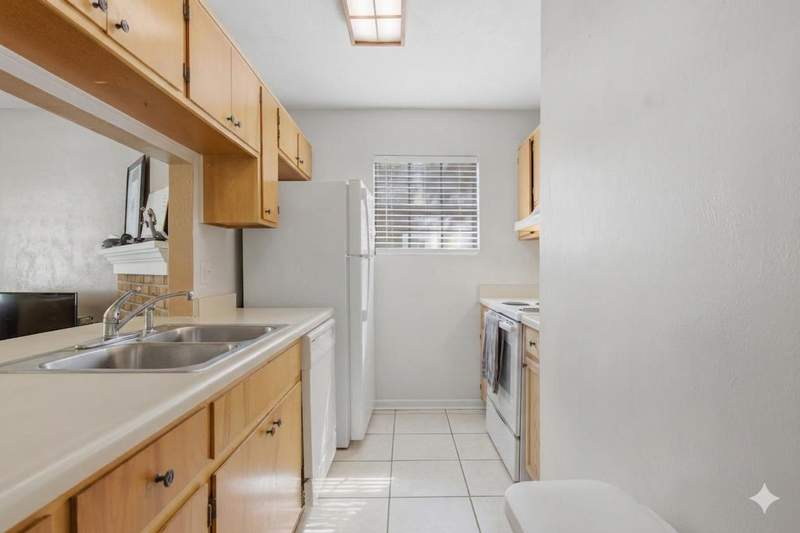 2 bedroom Townhouse at 2125 Victory Garden Lane, Parkbrook Crossing, Tallahassee — photo 4