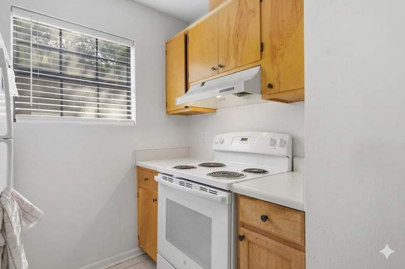 2 bedroom Townhouse at 2125 Victory Garden Lane, Parkbrook Crossing, Tallahassee — photo 5