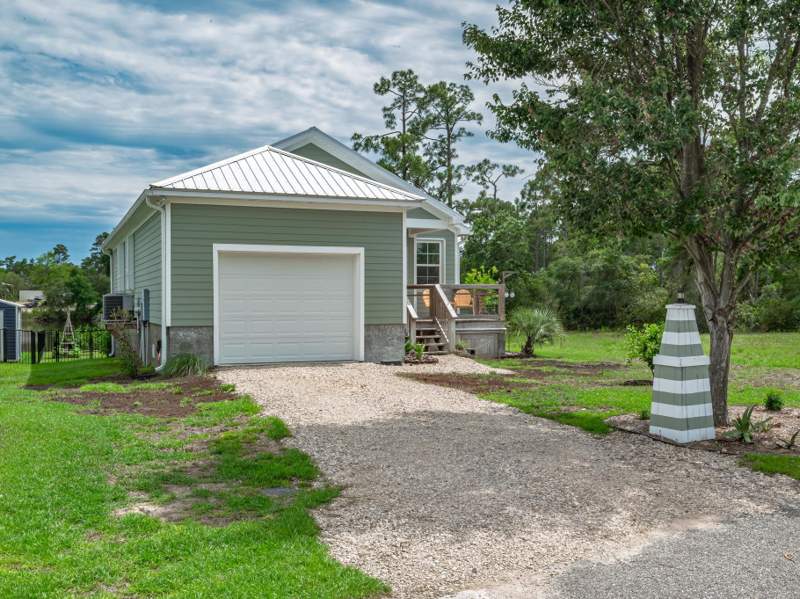 3 bedroom Detached at 272 Lake McKissack Lane, Lake McKissack Place, Carrabelle — photo 2