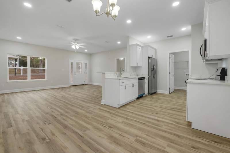 3 bedroom Detached at 618 6th Street, Springside, Quincy — photo 3