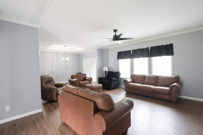 4 bedroom ManufacturedHome at 153 High Bluff Court, No, Midway — photo 3
