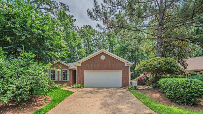 4 bedroom Detached at 335 Remington Run Loop, Hunters Crossing, Tallahassee — photo 2