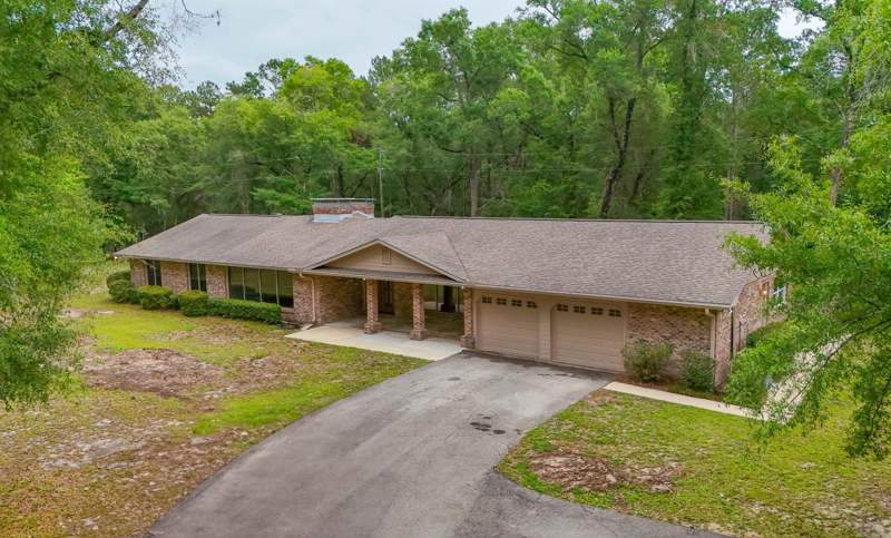 4 bedroom Detached at 234 River Bluff Drive, Havana, Havana — photo 2