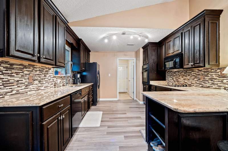 3 bedroom Detached at 135 NE Golden Rain Terrace, Pine Trace Acres, Lee — photo 3