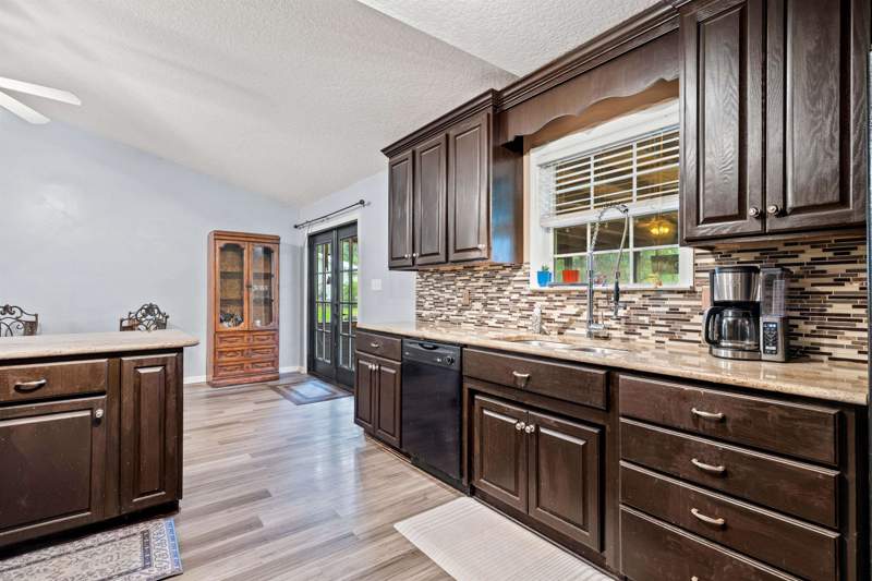 3 bedroom Detached at 135 NE Golden Rain Terrace, Pine Trace Acres, Lee — photo 4