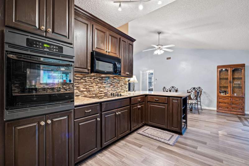 3 bedroom Detached at 135 NE Golden Rain Terrace, Pine Trace Acres, Lee — photo 5