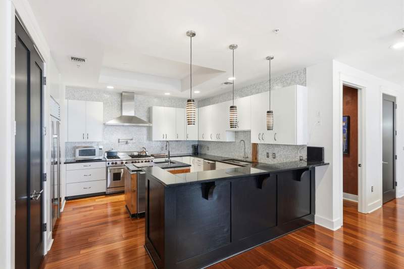 2 bedroom Condominium at 121 N Monroe Street, Tennyson Condominium, Tallahassee — photo 5