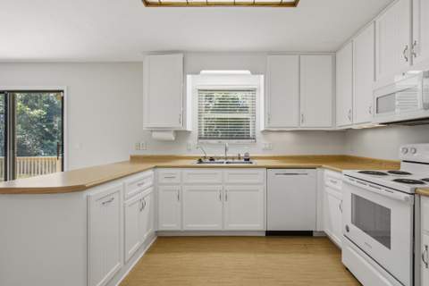303 Sweetbriar Drive, Tallahassee FL - photo 9 of 34