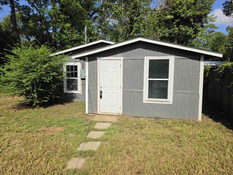 2 bedroom Detached at 2046 Holmes Street, Hutchinson Heights, Tallahassee — photo 2