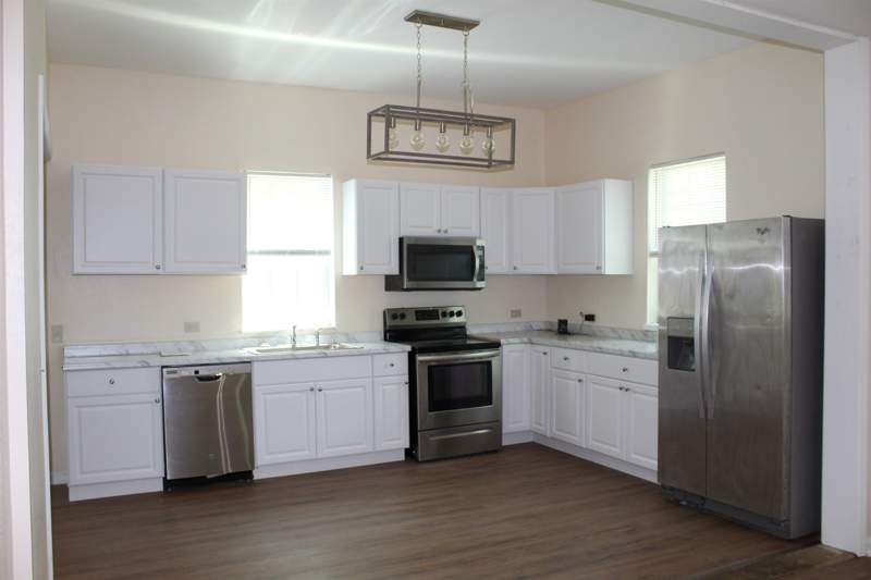 4 bedroom Detached at 485 SW Jordan Street, Moseley's Addition, Madison — photo 2
