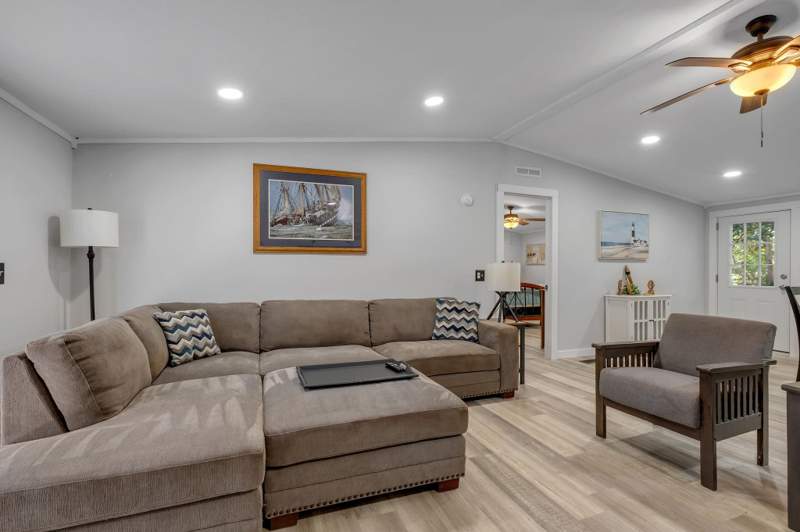 3 bedroom ManufacturedHome at 16985 W Chucks Place, Sun Ray Acres, Tallahassee — photo 3