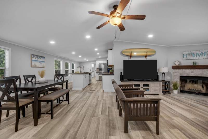 3 bedroom ManufacturedHome at 16985 W Chucks Place, Sun Ray Acres, Tallahassee — photo 4