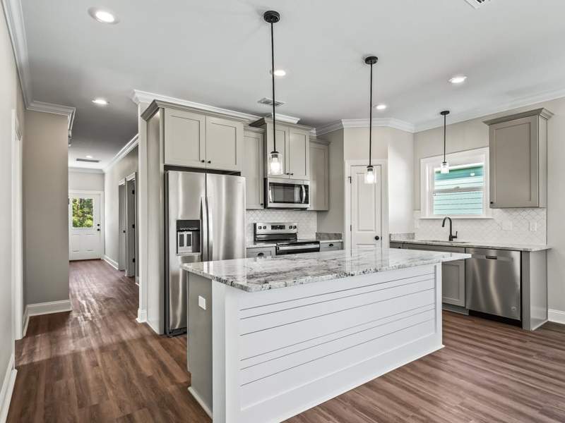 3 bedroom Detached at 131 Georgia Street, Lanark Beach, Lanark — photo 2
