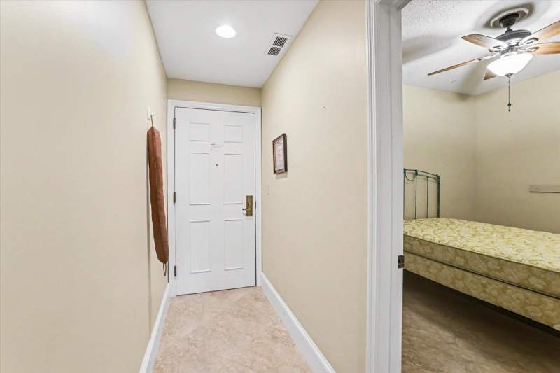 2 bedroom Condominium at 215 W College Avenue, Tallahassee Center Condominium, Tallahassee — photo 3