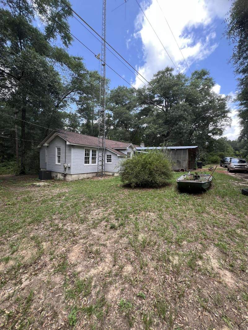 3 bedroom Detached at 8043 Baby Farm Drive, Unrec Plat Silver Lake, Tallahassee — photo 2
