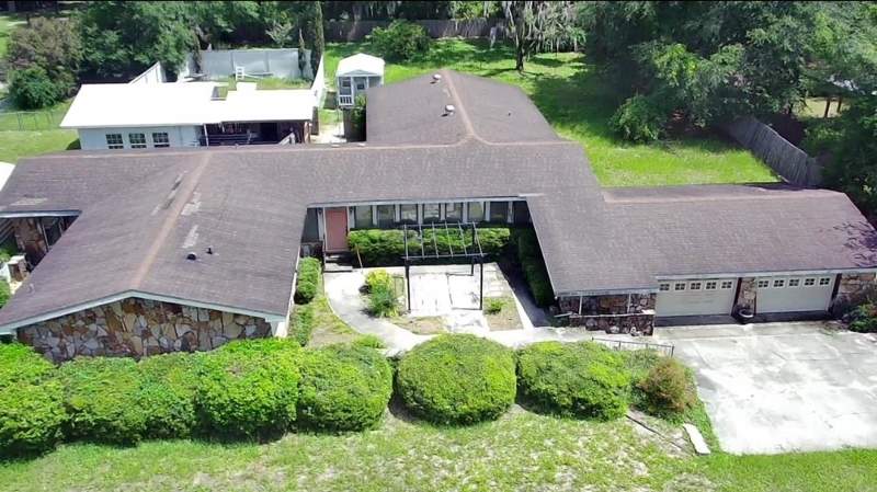 4 bedroom Detached at 200 E Elm Street, Melrose Park Add/Perry, Perry — photo 2