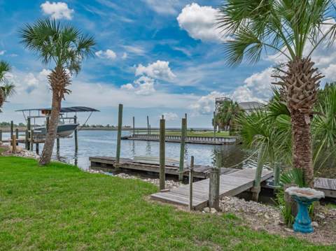 94 Gulf Breeze Drive, Crawfordville FL - photo 7 of 35