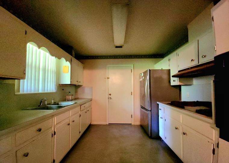3 bedroom Detached at 2414 Willamette Road, Astoria Park, Tallahassee — photo 3
