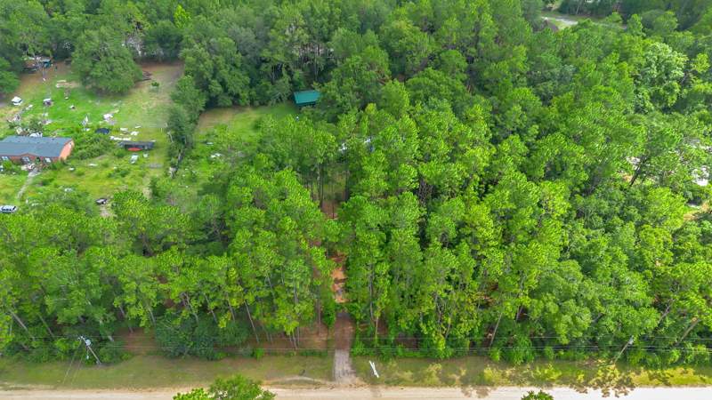 2 bedroom ManufacturedHome at 8207 Meridale Drive, Wilkinson Woods, Tallahassee — photo 2