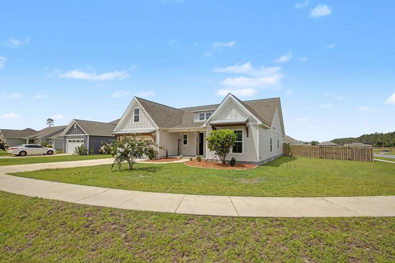 4 bedroom Detached at 28 Stillmont Drive, Palmetto, Crawfordville — photo 2