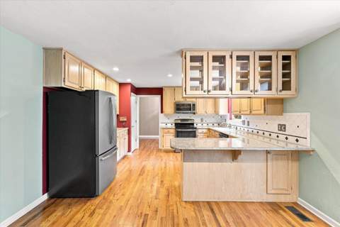 648 Derbyshire Road, Tallahassee FL - photo 10 of 34