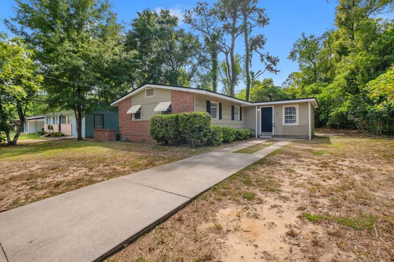 4 bedroom Detached at 322 Meadowbrook Lane, Bradford Manor, Tallahassee — photo 2