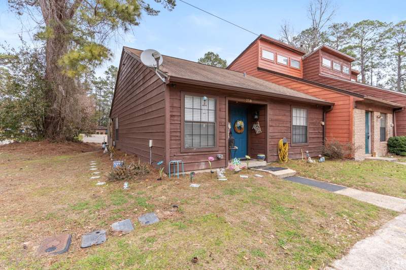 2 bedroom Townhouse at 2321 Hartsfield Way, Shadowlawn Cluster Homes, Tallahassee — photo 2