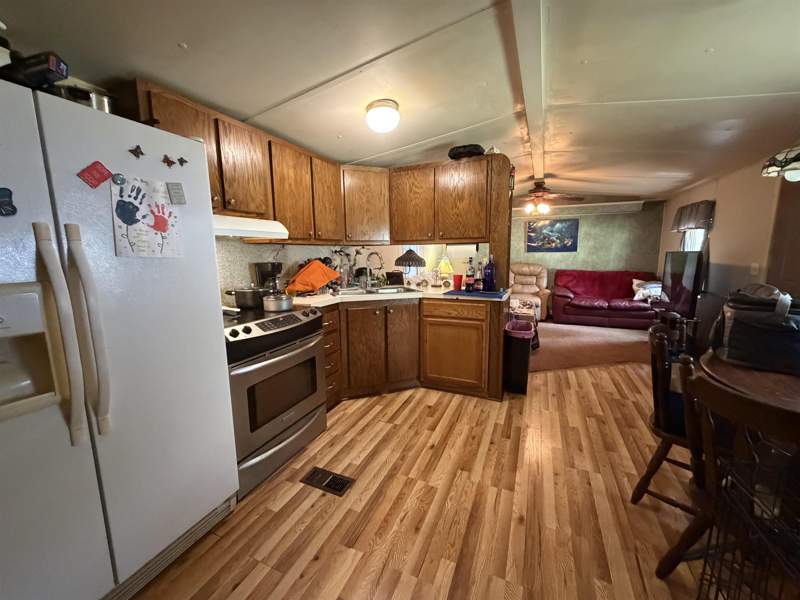 2 bedroom ManufacturedHome at 33 Klamath Street, Wakulla Gardens, Crawfordville — photo 3