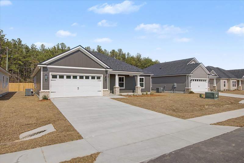 4 bedroom Detached at 124 Divine Loop, Pleasant Ridge, Crawfordville — photo 2