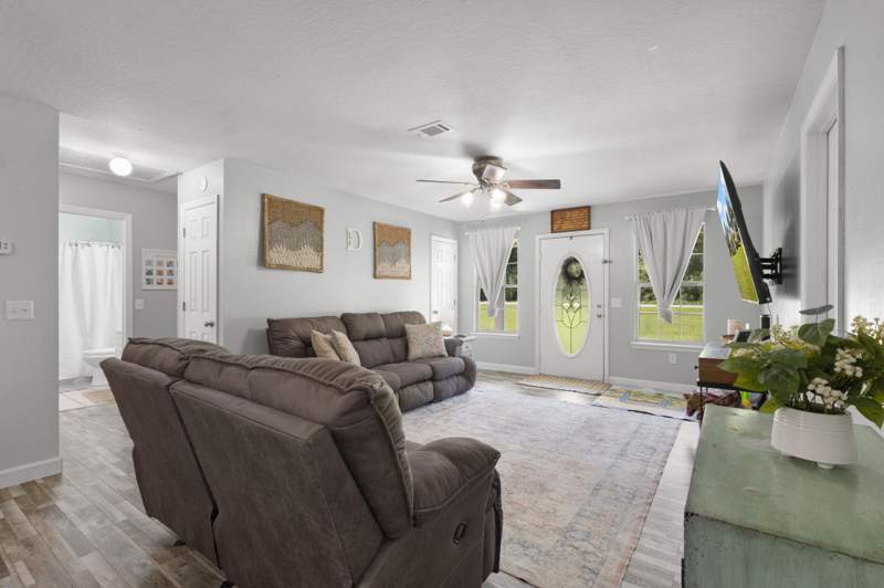 3 bedroom Detached at 198 NE Gloriosa Lane, Pine Trace Acres, Lee — photo 4
