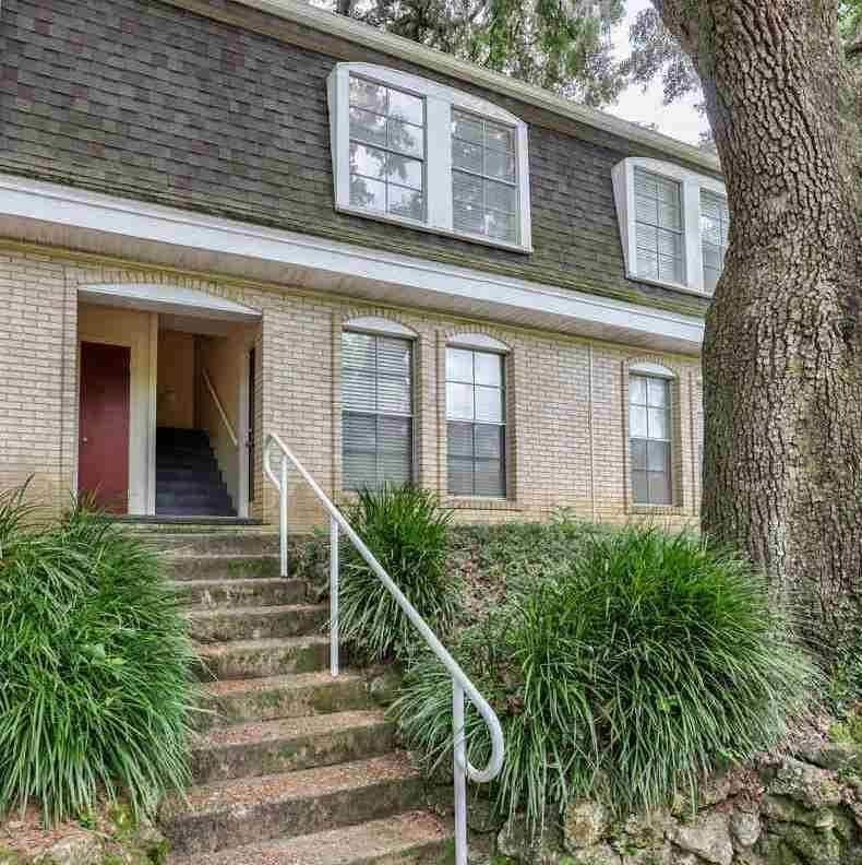 2 bedroom Condominium at 2020 Continental Avenue, Chateau De Ville Condominiums, Tallahassee — photo 2