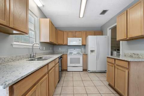 5014 Mint Hill Court, Tallahassee FL - photo 10 of 35