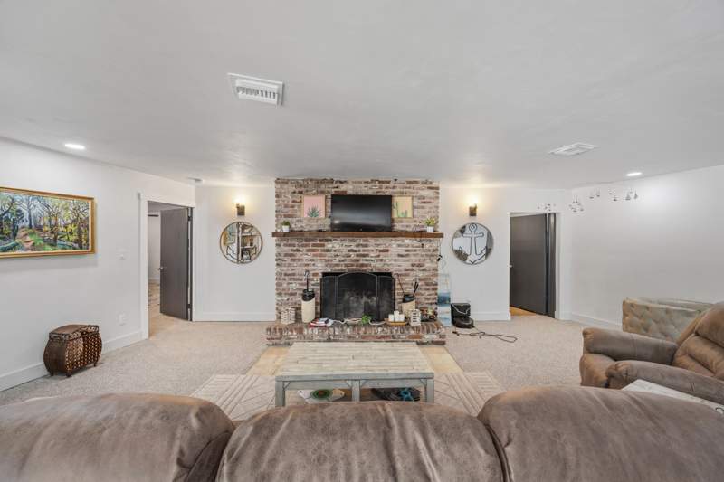 4 bedroom Detached at 27 Hickory Avenue, Hudson Heights, Crawfordville — photo 3