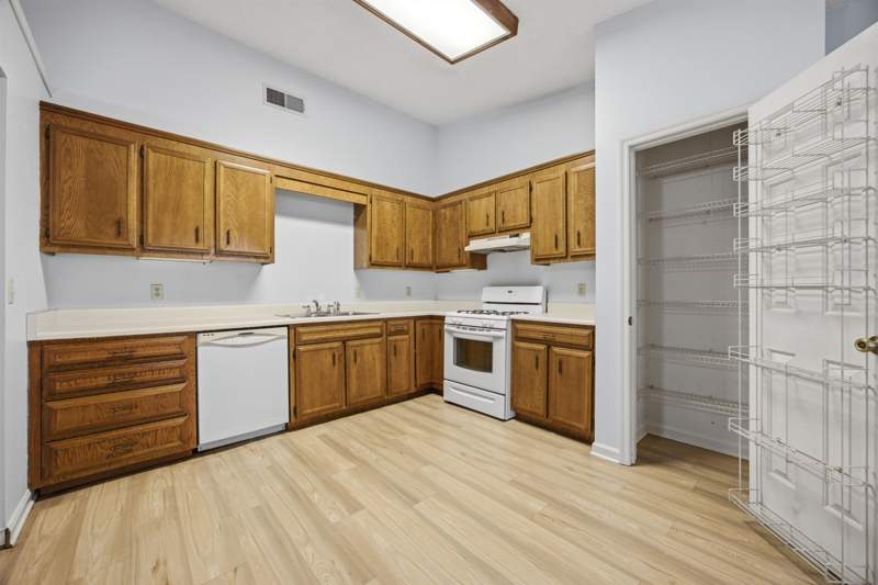 2 bedroom Townhouse at 1507 Twin Lakes Circle, Twin Lakes Community Unrec, Tallahassee — photo 3