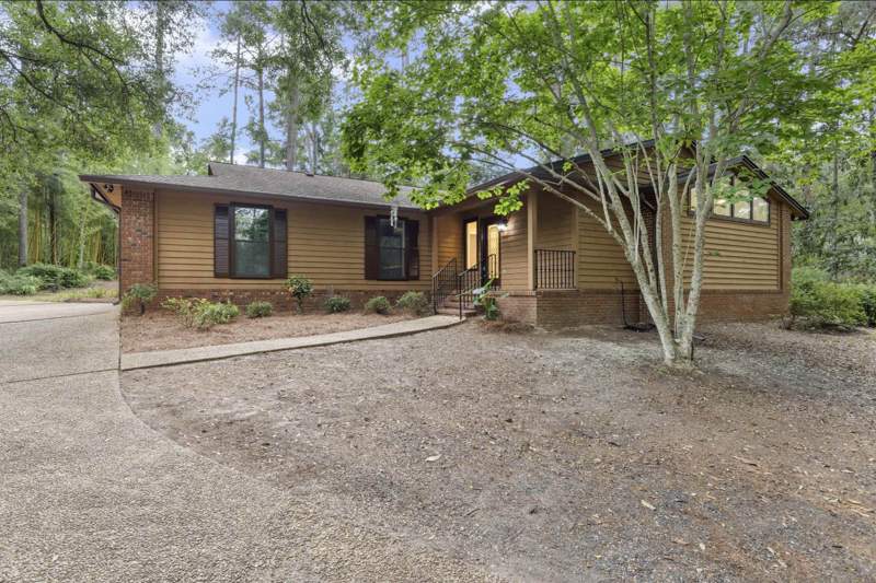 4 bedroom Detached at 405 Nottingham Court, Linene Woods, Tallahassee — photo 2