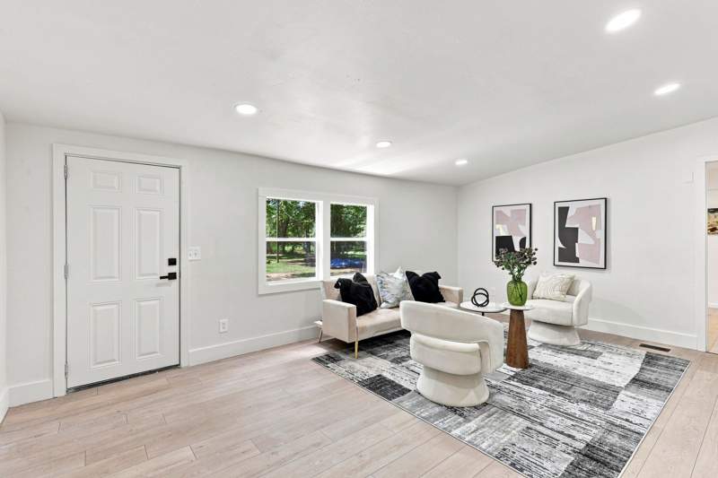 5 bedroom ManufacturedHome at 9399 Bartlett Lane, Wakulla Springs Acres, Tallahassee — photo 4