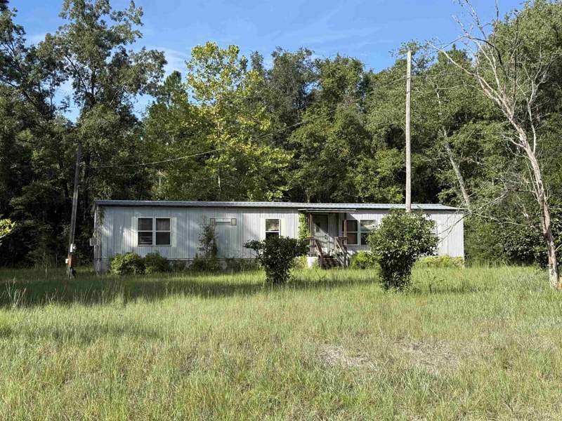 3 bedroom ManufacturedHome at 10247 Rebel Circle, Natural Bridge Acres, Tallahassee — photo 2
