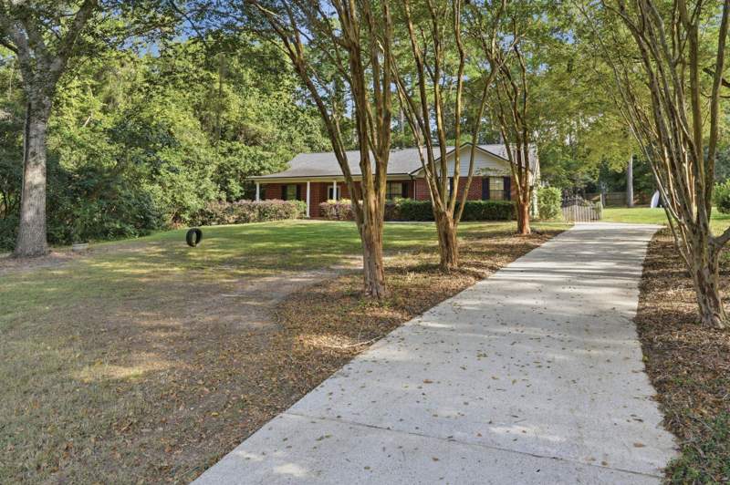 3 bedroom Detached at 2037 Dyrehaven Drive, Dyrehaven Unrecorded, Tallahassee — photo 2