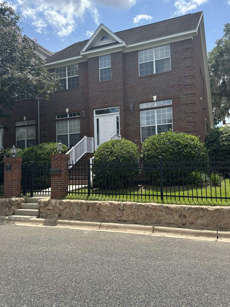 3 bedroom Townhouse at 905 Hays Street, Oakmont, Tallahassee — photo 2