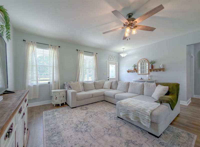 3 bedroom Detached at 407 Parkside Circle, The Park, Crawfordville — photo 3