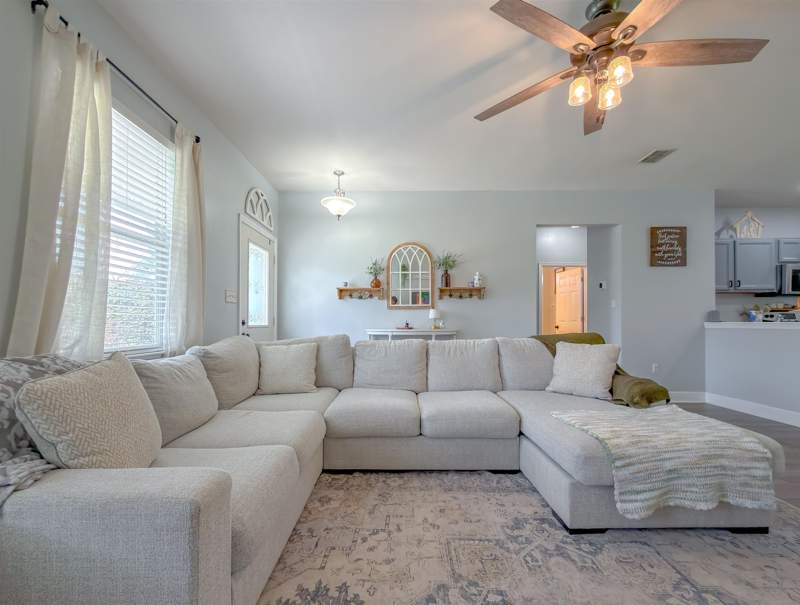 3 bedroom Detached at 407 Parkside Circle, The Park, Crawfordville — photo 4