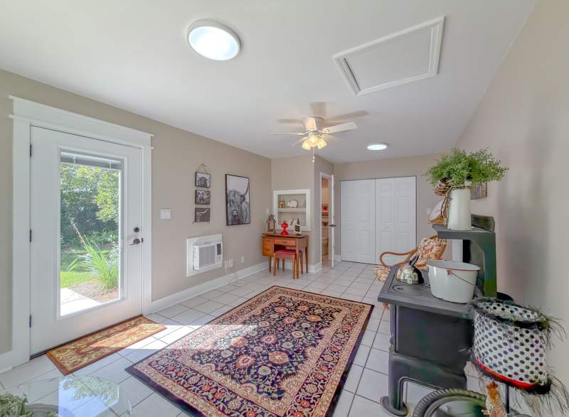 4 bedroom Detached at 2210 wall Street, wallwood Heights, Tallahassee — photo 2