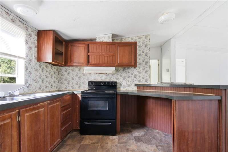 3 bedroom ManufacturedHome at 4855 Debby Street, Carlton Springs Sub, Perry — photo 2