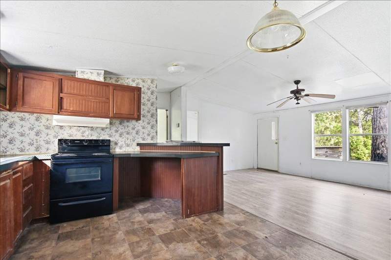3 bedroom ManufacturedHome at 4855 Debby Street, Carlton Springs Sub, Perry — photo 5